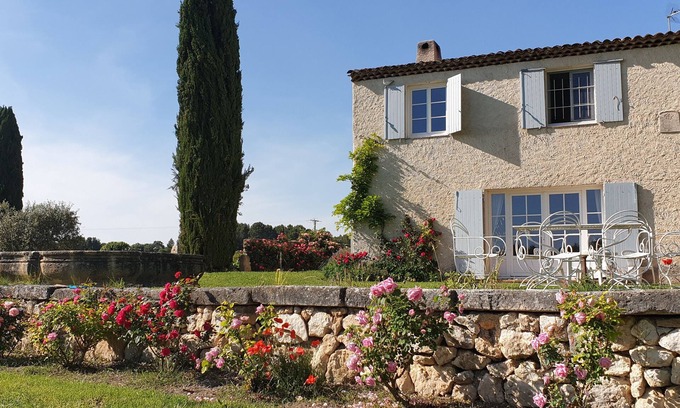 Saint-Cannat House | Family country house with swimming pool in the heart of nature. Pets welcome.