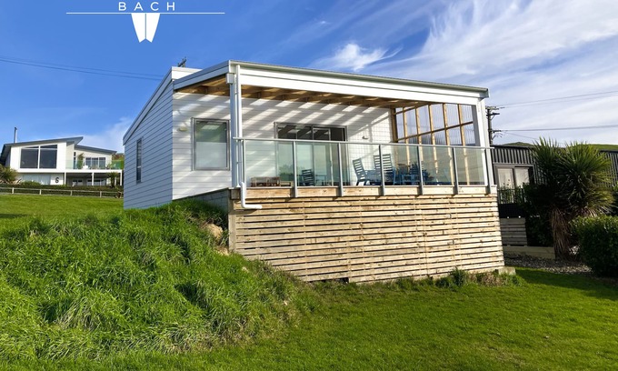Riverton House | Family Friendly: Little White Bach, Riverton — 2 mins from the beach!