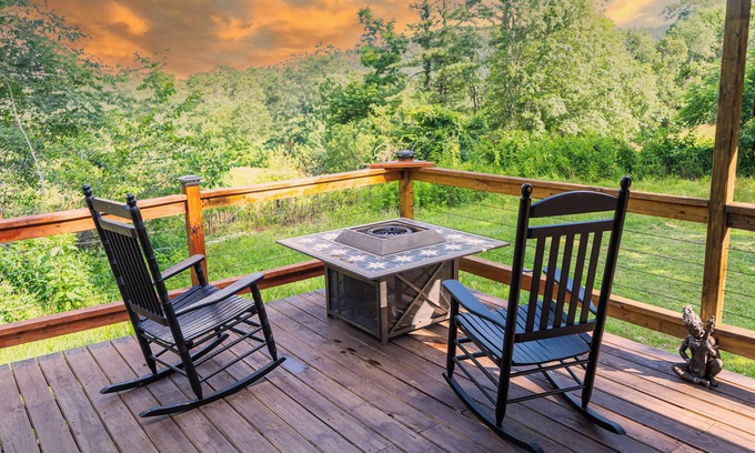 Spruce Pine Cabin | Family-Friendly 3BR Cabin with Mountain Views, Near Trails & Linville Falls