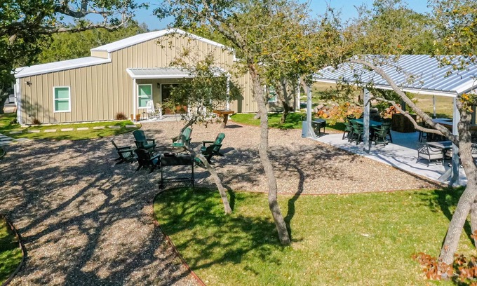 Rockport House | Family friendly 4bd/4b Lodge located minutes from Goose Island State Park