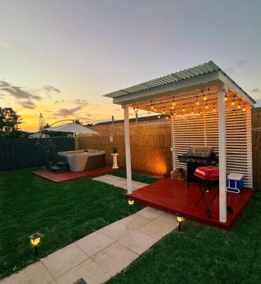 Princeton Villa | Family Friendly 4Bedroom, 3Bathroom, Hot Tub, BBQ, near Everglades, Miami MetroZoo