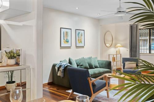 Sunnybank House | Family friendly 4BR Home Near Shops and Parks