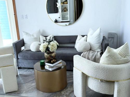 La Caleta Apartment | Family-friendly apartment near the beach