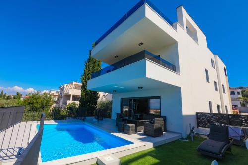 Susica Apartment | Family-friendly apartments with swimming pool Murter - 22942