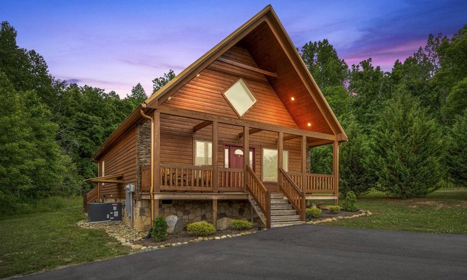 White Oak Lodge Cabin | Family Friendly Cabin features Pool, Hot Tub, Game Room, Pool Table, Wifi
