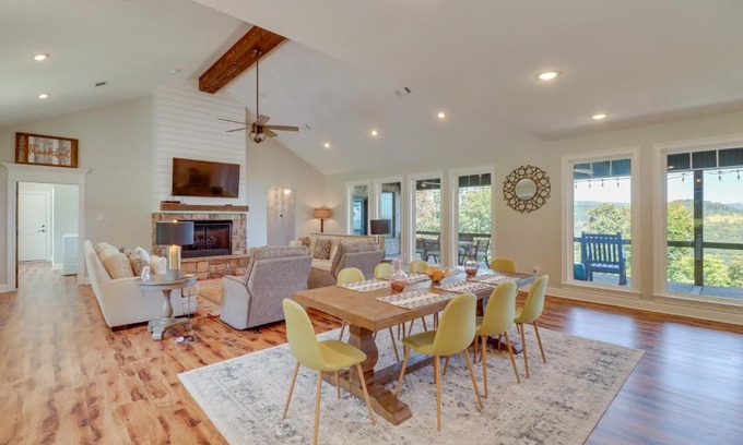 Edgemont House | Family-Friendly Edgemont Home with Deck and Lake Views