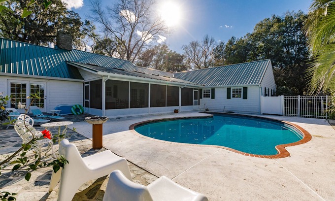 Fellowship House | Family Friendly Farm House- 10 minutes from WEC