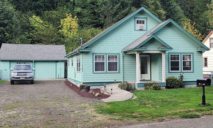 Hoodsport House | Family Friendly Hood Canal Getaway - 3 BD/2 BA Sleeps 6
