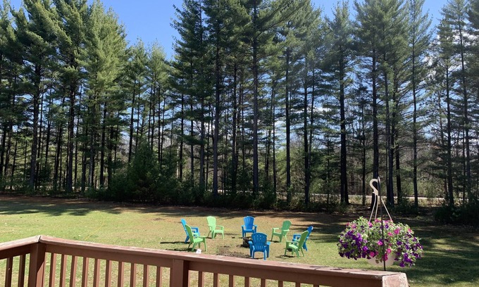 Mauston House | Family friendly house in forest,3min from Castle Rock Lake.25 min from Wis Dells