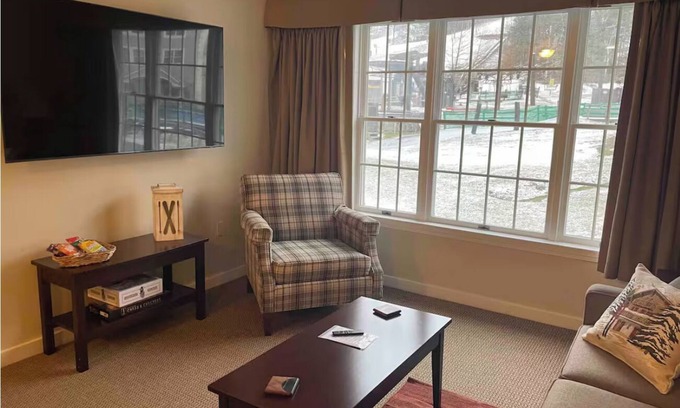 Hancock Condo | Family-Friendly Mountain Retreat at Jiminy Peak, ski on/off, fitness, poolnn
