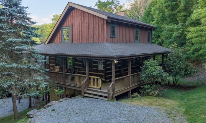 Seven Devils Cabin | Family-friendly, pet-friendly cabin close to Boone, Sugar Mt, Banner Elk, Beech