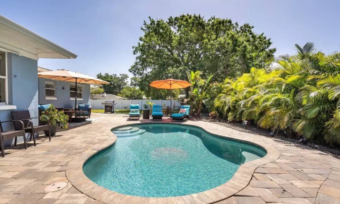 Palma Sola House | Family friendly private home with pool and close to the beaches