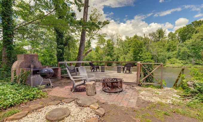 Elizabethton House | Family-Friendly Riverhouse: Fishing & Hot Tub