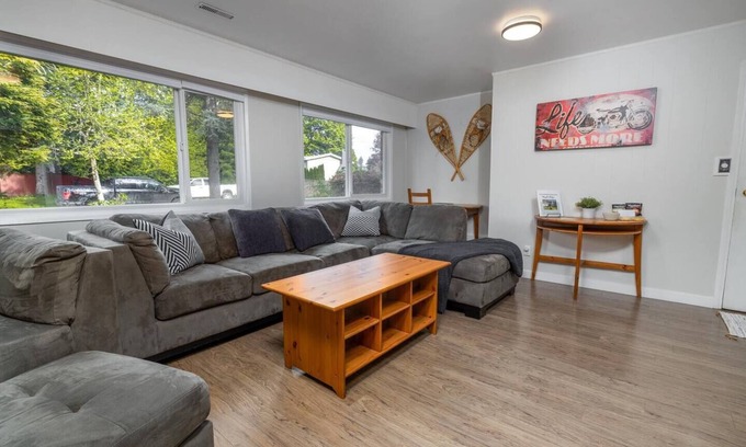 Maple Ridge Apartment | FAMILY FRIENDLY Suite in Central Maple Ridge
