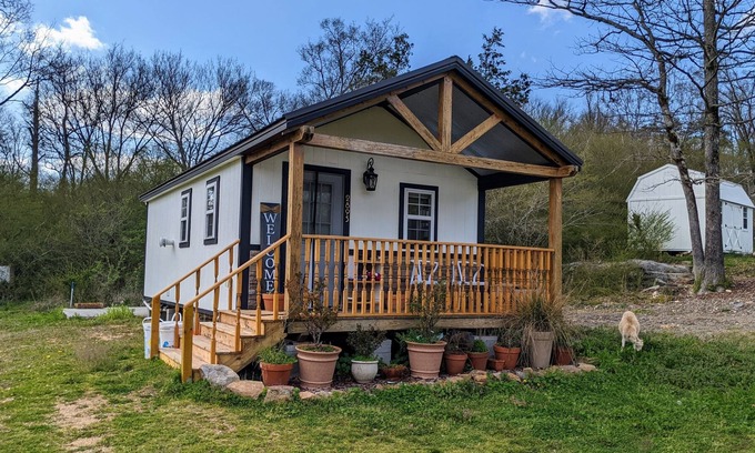 Albertville Cabin | Family-friendly tiny house with creek access!
