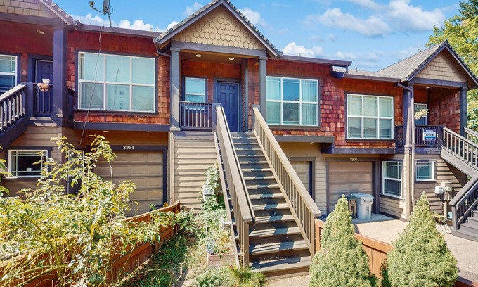 Happy Valley House | Family-Friendly Townhouse with High-Speed WiFi, and Washer/Dryer