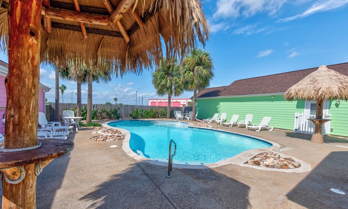Corpus Christi Cottage | Family-Friendly Cabana w/a Sparkling Pool, Large Covered Patio, Near Beaches