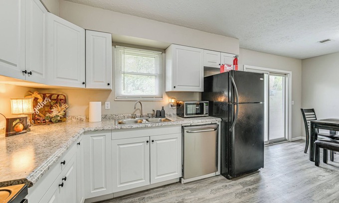 Elizabethtown House | Family-Friendly Home w/Big Yard In Elizabethtown!