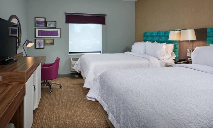 Tigard House | Family & Friends Getaway! 4 Great Units, Indoor Pool, Free Parking and Breakfast