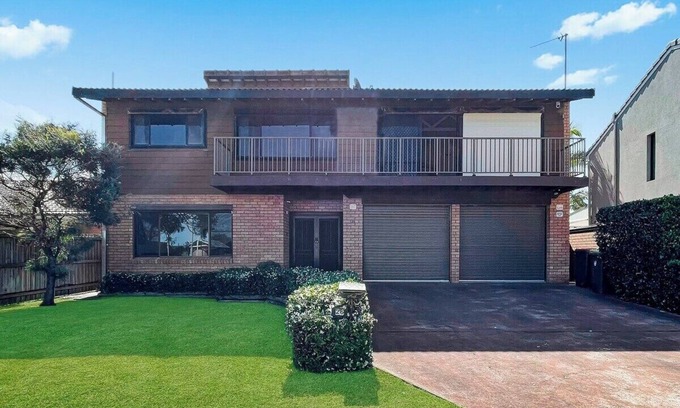 Warilla House | Family Getaway - Opposite Warilla Beach