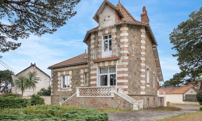 Saint-Brevin-les-Pins Ski Chalet | Family house for 8 in St Brévin - near beach