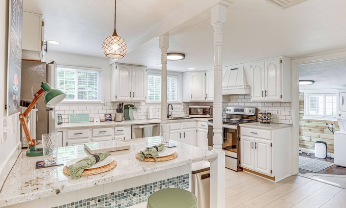 Wayland House | Family Home w/Hot Tub: 1/2 Mi to Lake Milton