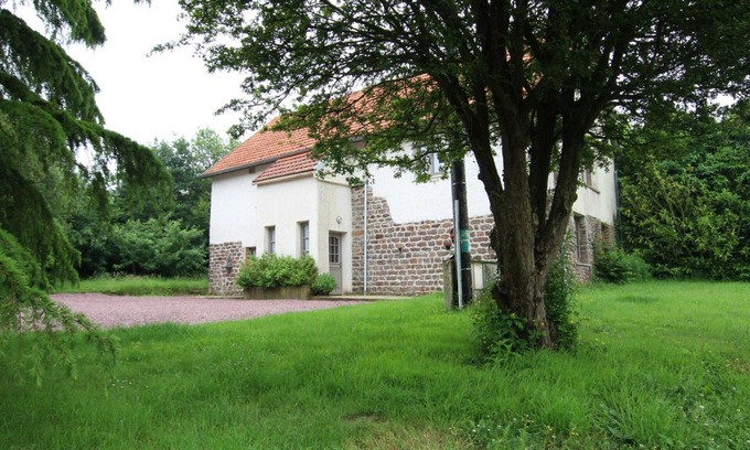 Cerences Cottage | Family house with garden, pets allowed and WiFi