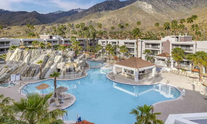 Canyon Corridor Resort | Family Oasis Retreat: Stylish Unit, Poolside Fun, Aerial Tram and Zoo Adventures