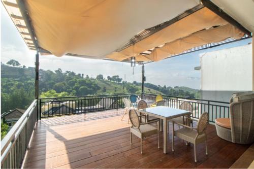 Bandung Villa | Family Only Villa with City View - De Reiz Spring Hills Syariah 4BR