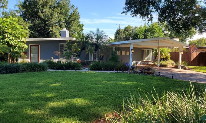 Lake Underhill House | Family & Pet Friendly (*additional pet fee applies), Charming Orlando Home!