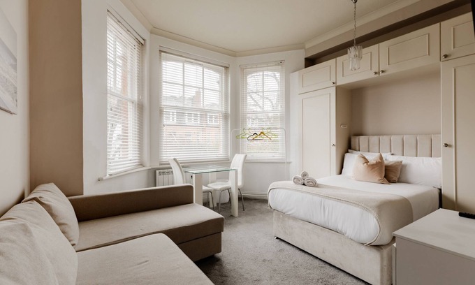 South Hampstead Apartment | Family Quadruple Studio Finchley Rd Central F5