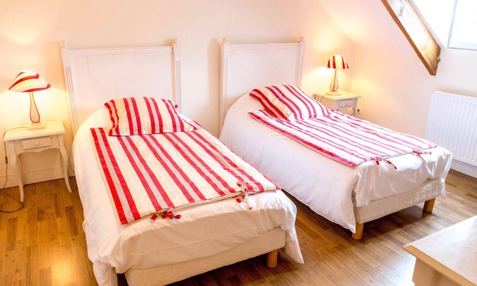 Guilly Bed & Breakfast | Family room in serene Loire setting