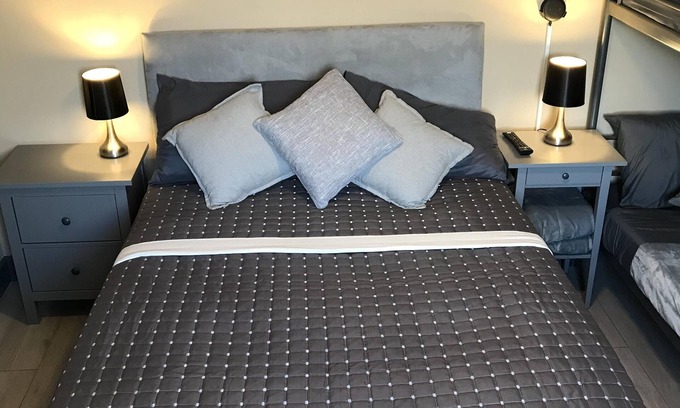 Frampton Hotel | Family room with 3 beds (sleeps 4) on grond floor.