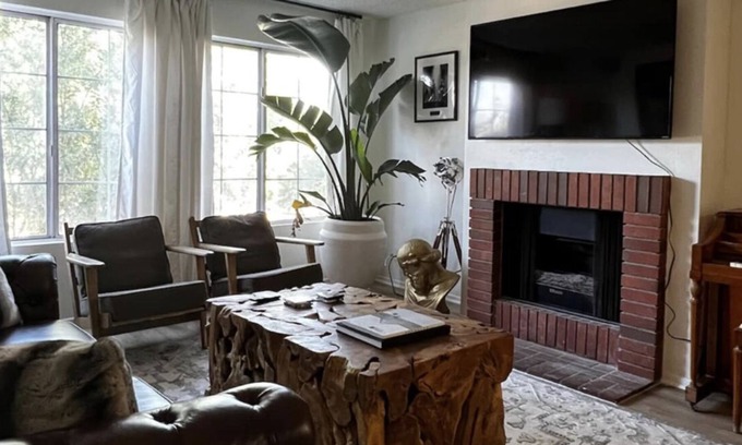 Lake Balboa Apartment | Family size 3+2 stylish apartment unit w pool.