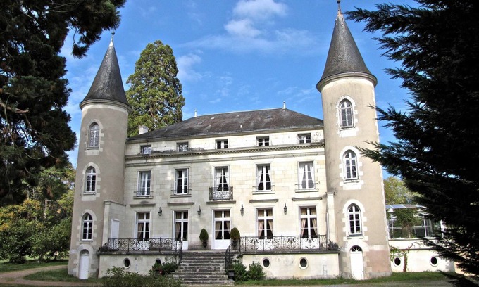 Tournon-Saint-Pierre House | Family Suite (2 Adults + 1 Child)/CHATEAU LES VALLEES in TOURAINE