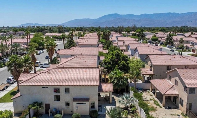 Coachella House | Family Vacation Home 1.8 miles from Coachella fest!