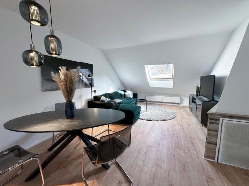 Sudostviertel Apartment | Fancy Apartment with 4K TV for 3 people and 2 people sleep couch - includes kitchen