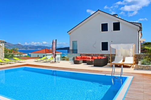 Drace Apartment | Fancy Apartments Kula - One-Bedroom Apartment with Terrace/Ground Floor