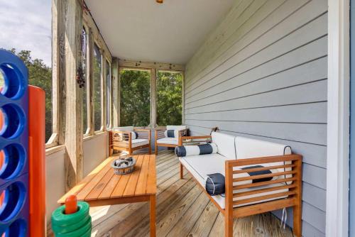 Ocean Sands House | FantaSea Crush Hot Tub and Walk to Beach
