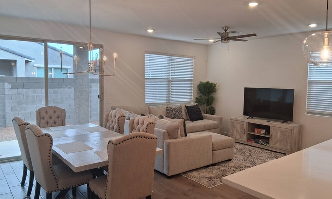 Surprise House | Fantastic 3-bedroom, 6 beds! house with AC in Sun City West