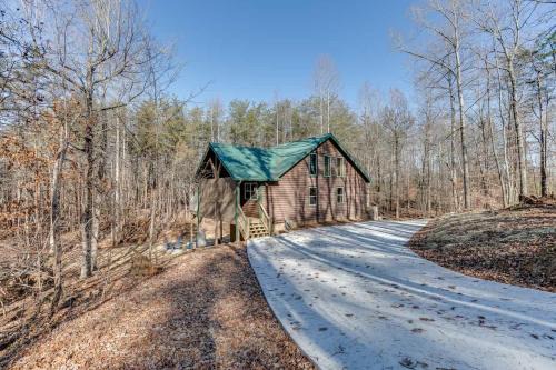 Helen House | Fantastic Family Cabin w Firepit