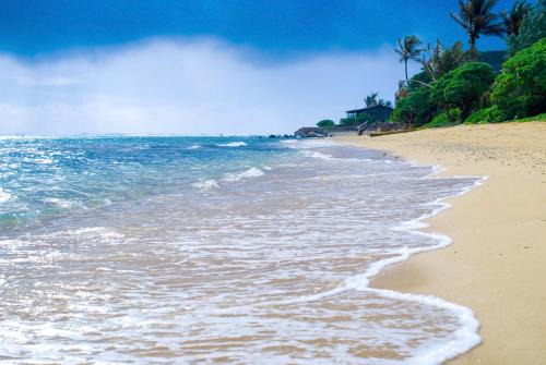 Kahuku House | Fantastic Location on the golf course near the beach