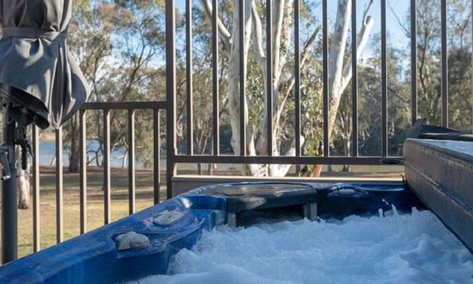 Moama House | "Fantastic Murray River get away for 2 - 3 families or a large group of friends"