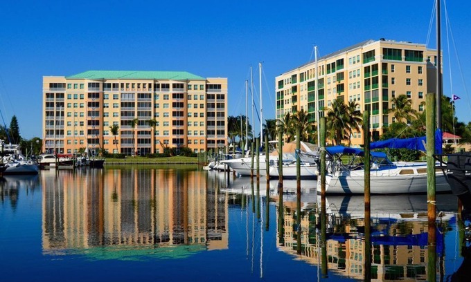 Burnt Store Marina Condo | Fantastic views over looking Burnt Store Marina in Harbour Towers!