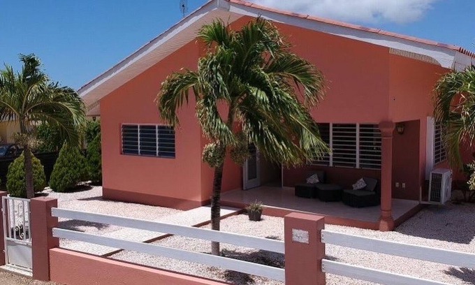 Daniel House | Fantastic villa in a central location with SUV jeep