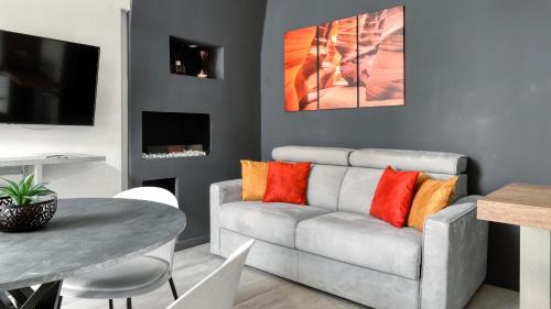 Zona Farini Apartment | Farini 74 Design Apartment - Metro M3 WiFi AC