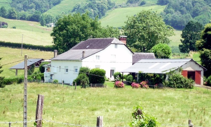 Arette Apartment | Farm cottage at the foot of the mountain.