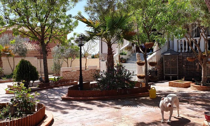 Numancia de la Sagra Villa | farm cross
