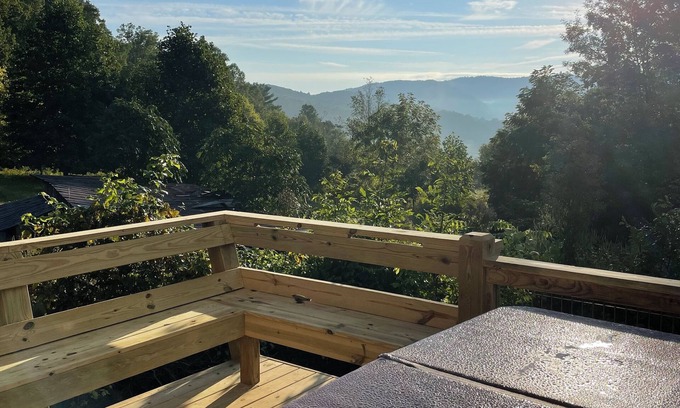 Hot Springs Cabin | Farm Stay at Brooks Cabin, pet friendly!