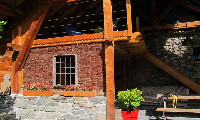 La Roche-de-Rame House | Farmhouse in a mountain village hamlet